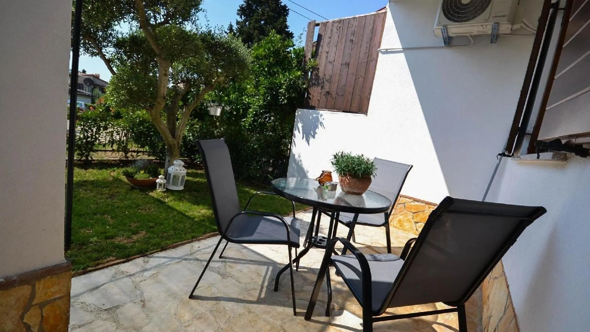 Gemuetliche Wohnung Mit Klimaanlage, Wlan Und Entspannender Terrasse Karpinjan Appartement